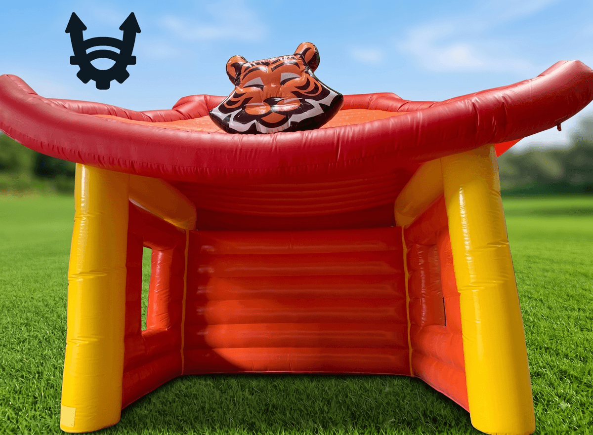 Brincolín temático con personaje tigre